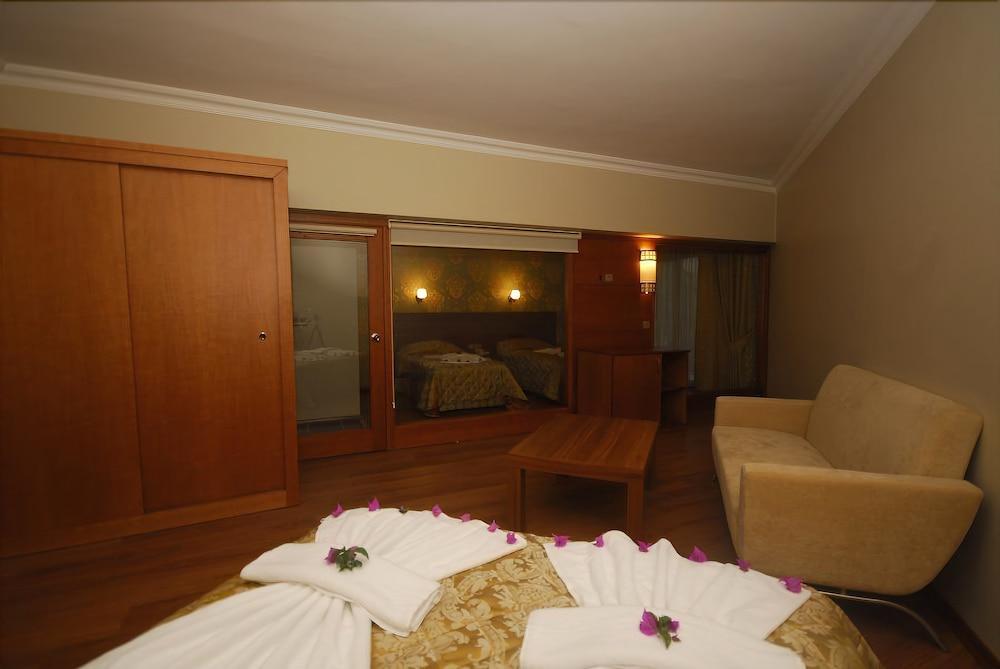 Meril Club Hotel Marmaris (Adults Only) トゥルンチュ エクステリア 写真